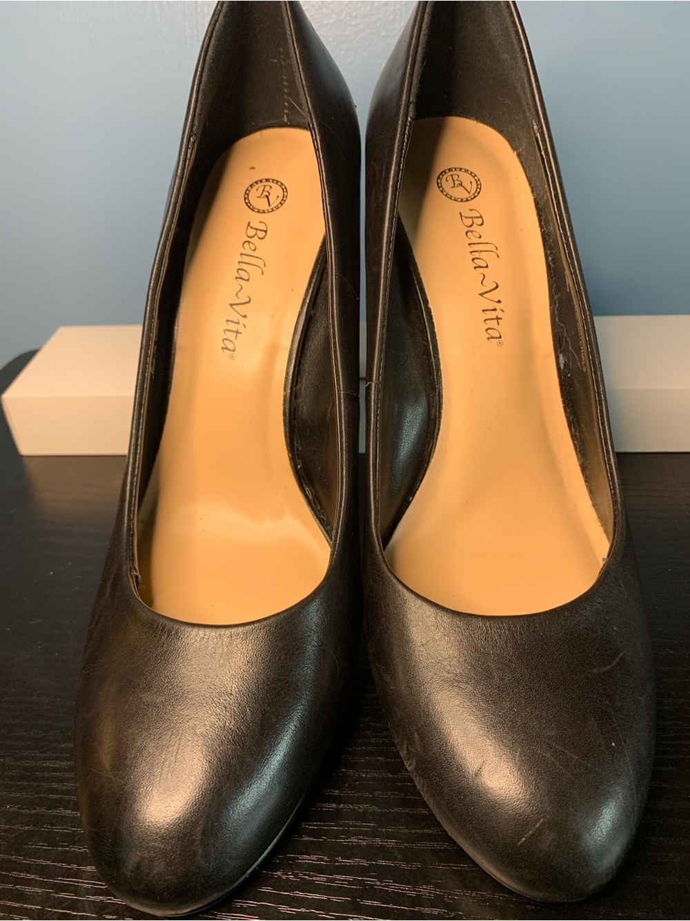 Bella Vita Black Leather Round-Toe Pump
